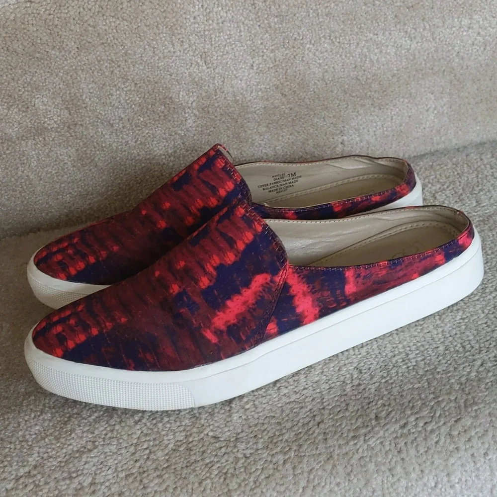 Logo Lori Goldstein Diane Printed Slip On Mule Sneaker 7M Red Blue - Picture 2 of 13